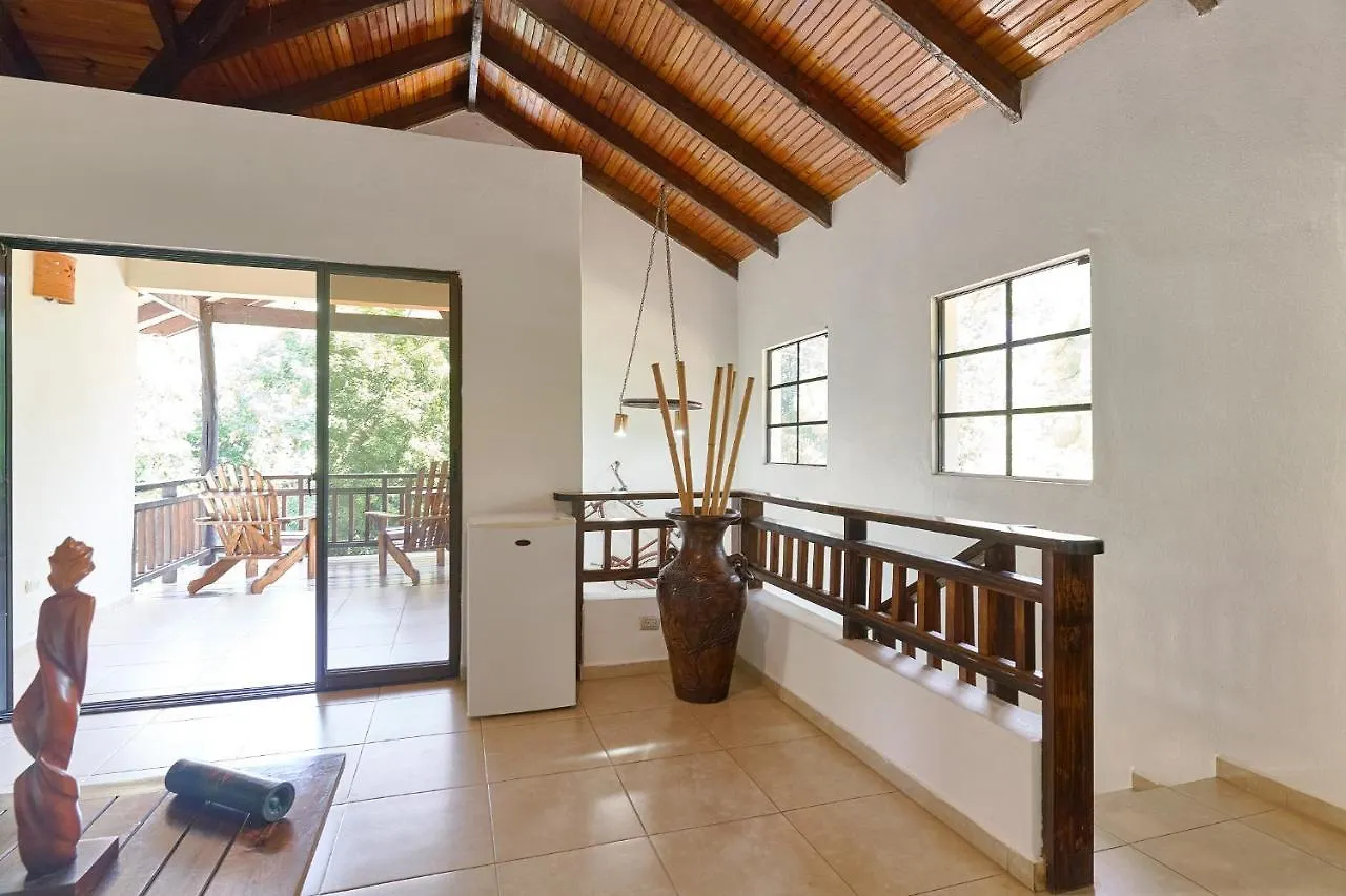 Villa Bayacanes en la carretera La Vega Jarabacoa