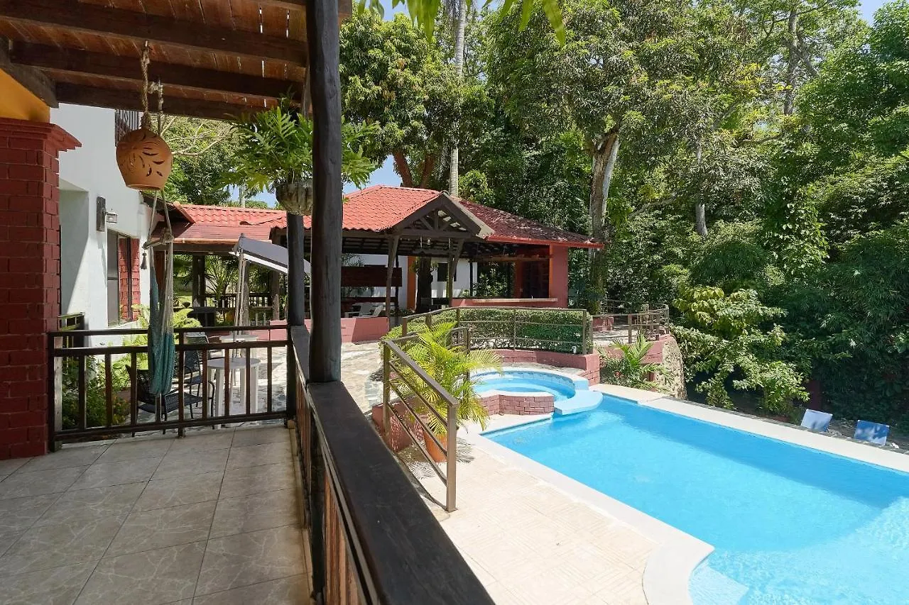 Villa Bayacanes en la carretera La Vega Jarabacoa